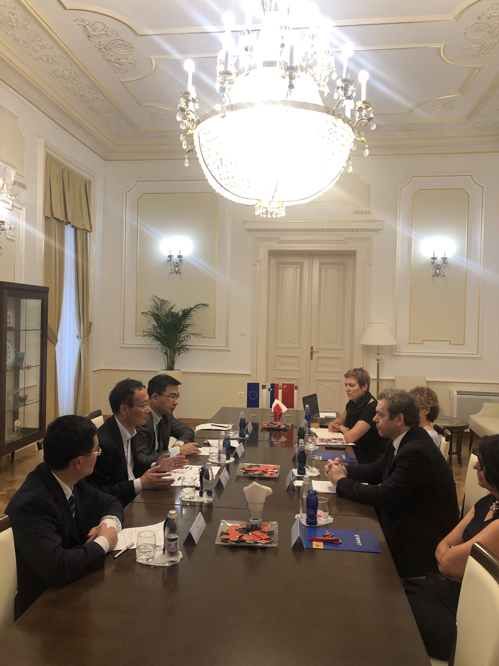 黄有方校长与斯洛文尼亚卢布尔雅那大学校长Prof. Dr. Igor Papič会谈