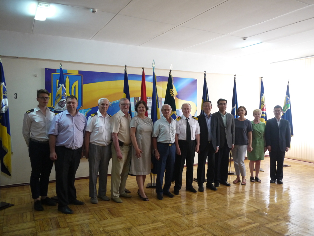 与乌克兰敖德萨海事大学代表合影