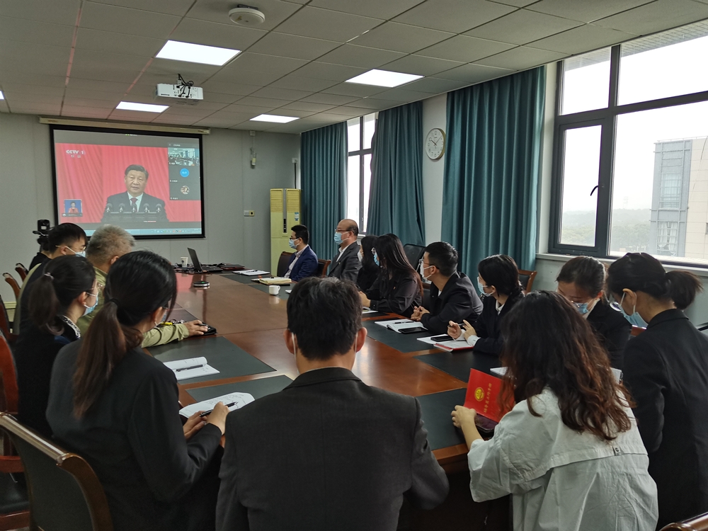 物流工程学院党委组织党政联席会成员、教师代表集中收听收看党的二十大开幕会直播