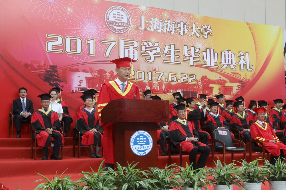 金永兴书记宣读优秀毕业生评选结果