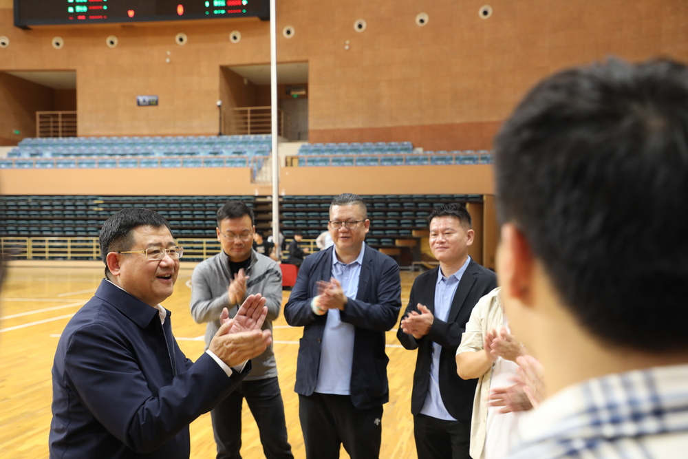 校党委书记宋宝儒现场助威