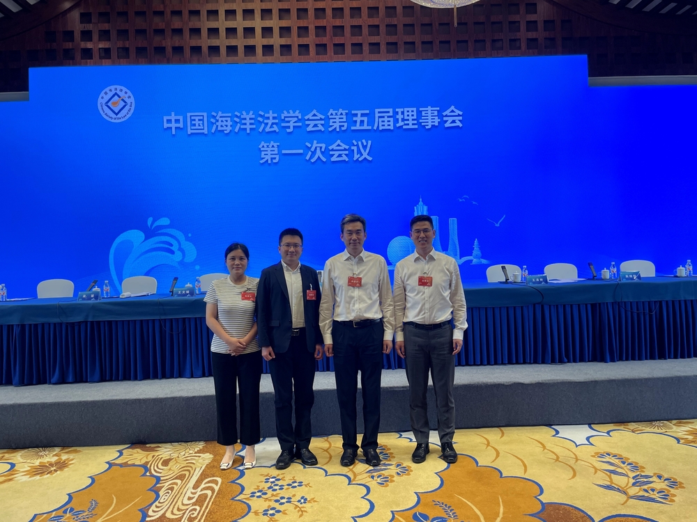 20240619034045743400.jpg 初北平校长与学校当选的理事合影