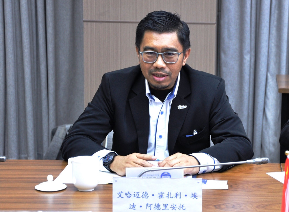 20240426005235257900.jpg 艾哈迈德•霍扎利•埃迪•阿德里安托总裁致辞