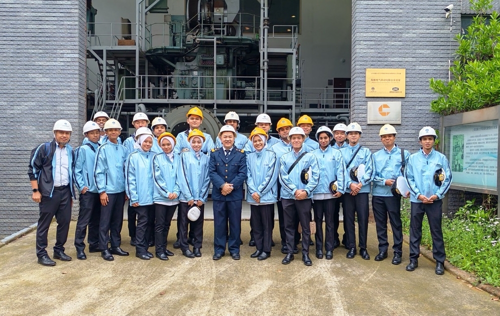 20240426005235473900.jpg 参观自动化机舱