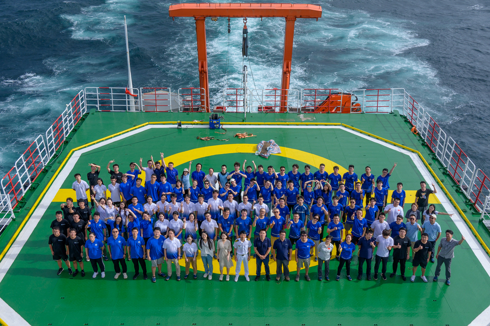 20240918084132725600.jpg 全体试航人员合影