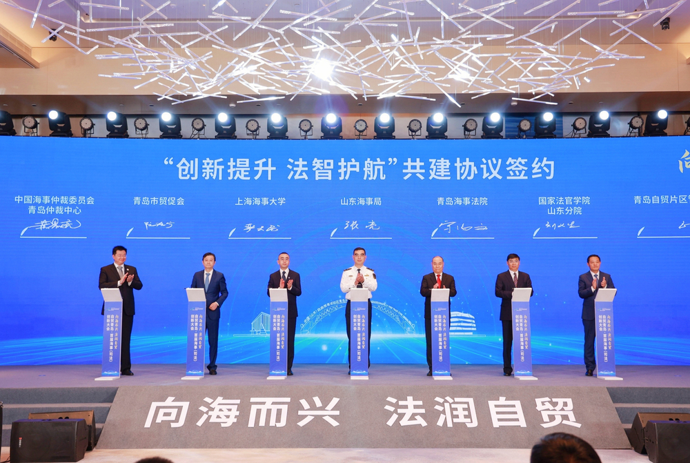 20231014085624306900.jpg 学校党委副书记、纪委书记严大龙出席“创新提升 法智护航”共建协议签约仪式