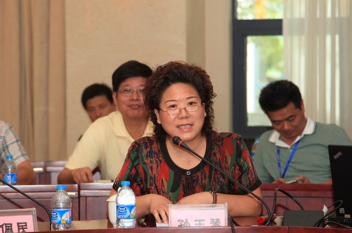 经济管理学院工商管理系党支部书记孙玉琴发言