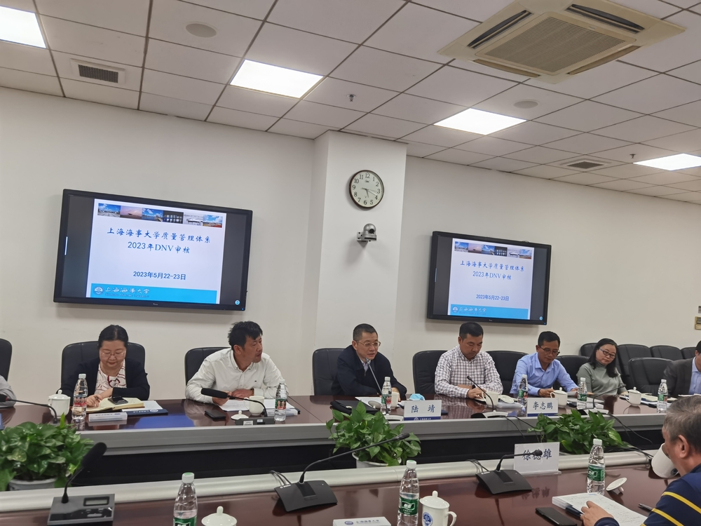 20230526132602128900.jpg 校领导及各部门参加审核