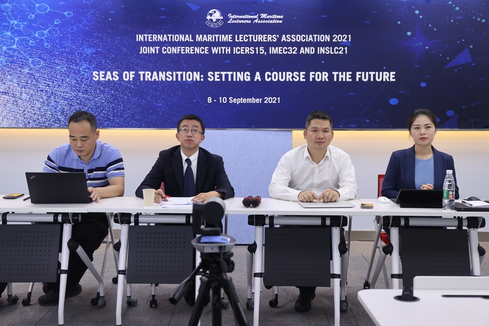 施欣副校长介绍学校在线教育整体方案