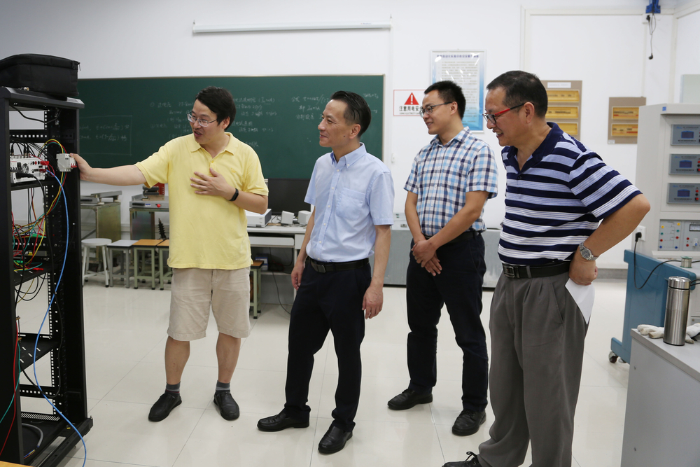 走访科研一线教师