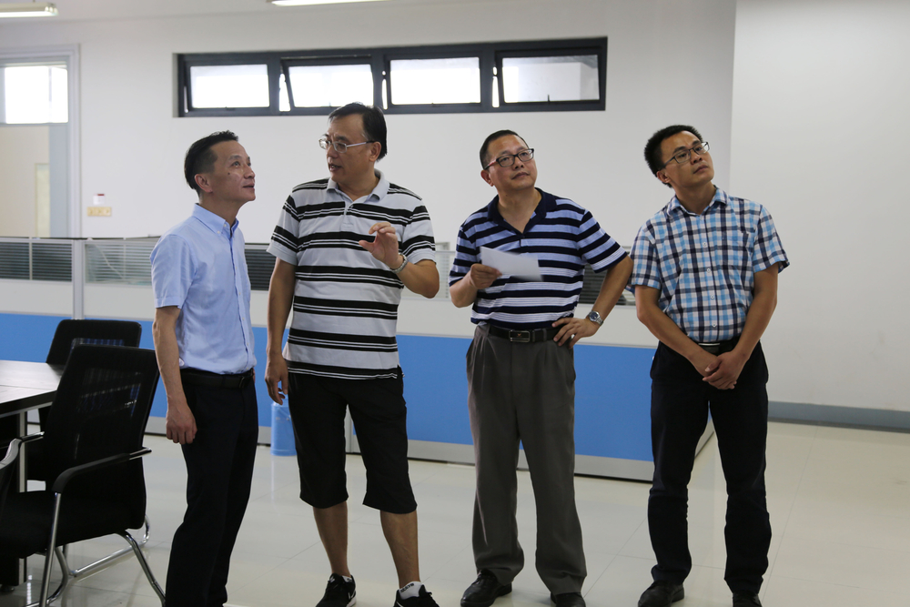 走访科研一线教师