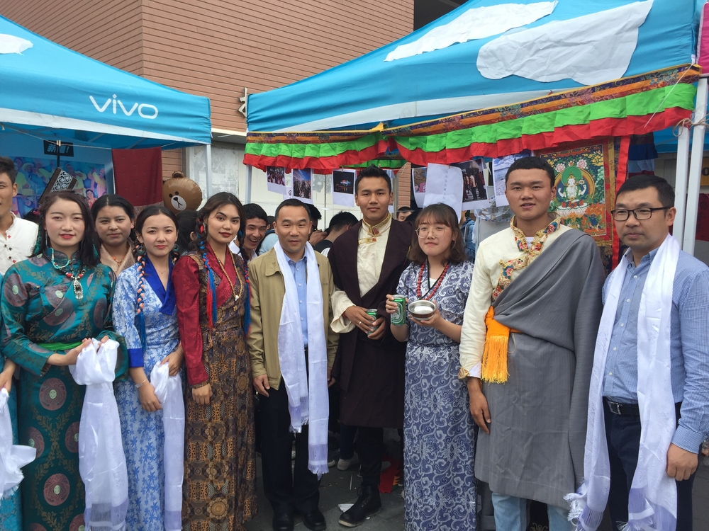 王海威副校长和西藏代表队合影