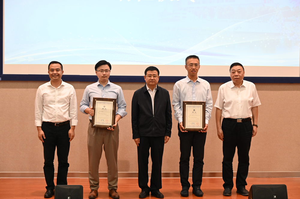 20231020020527134500.jpg 第五、六届企业家辅导员聘任仪式