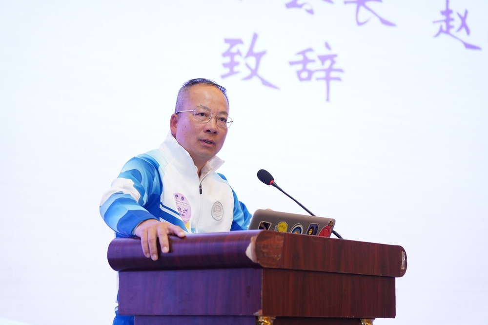 广州校友会会长赵淑洲代表兄弟校友会致辞