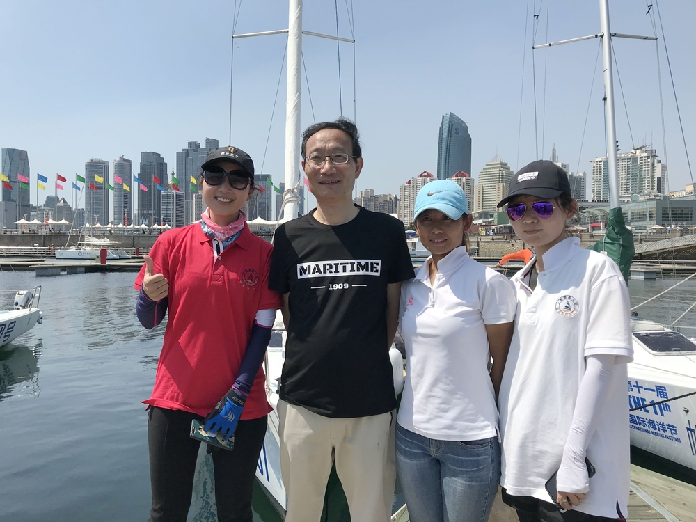 看望参加2019青岛国际帆船赛的校友