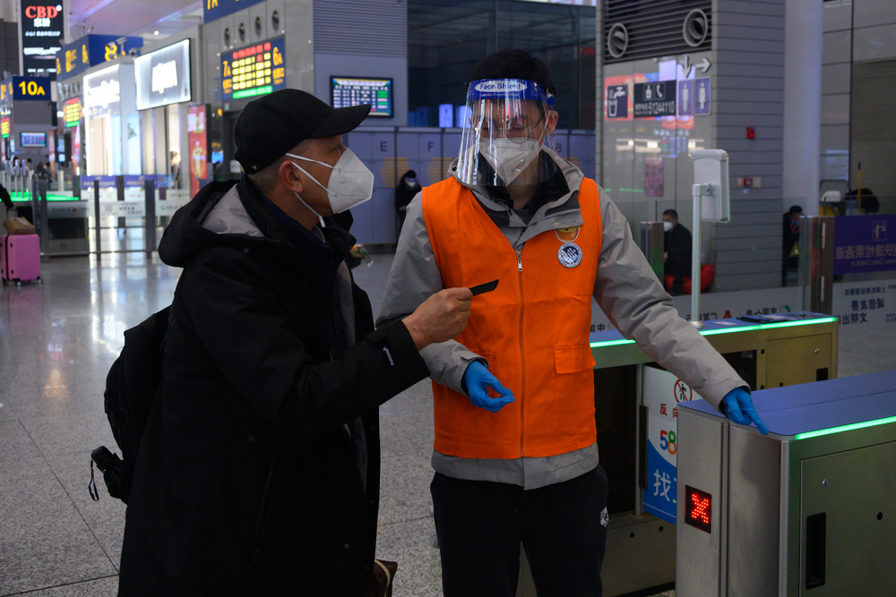 20230127050639995600.jpg 志愿者在岗服务