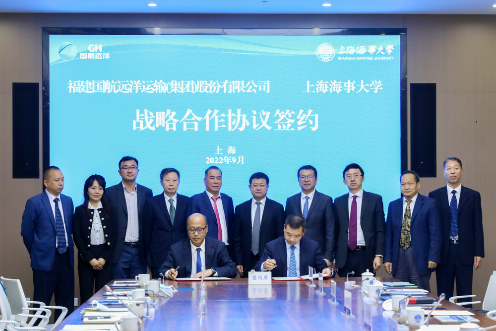 20220916041113659100.jpg 李志鹏副校长、周金平常务副总裁签署战略合作协议