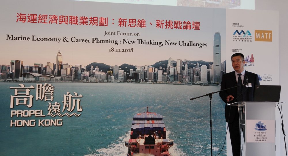 杨万枫副校长发表演讲