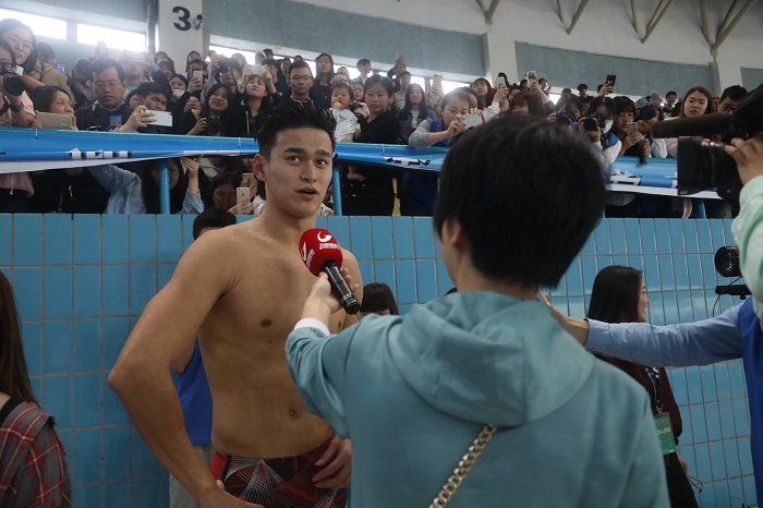孙杨在赛后接受媒体采访 孙杨在赛后接受媒体采访