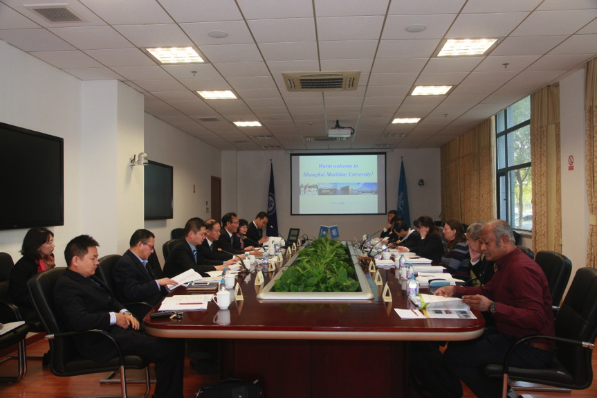 IMO官员到学校现场核验 IMO官员到学校现场核验