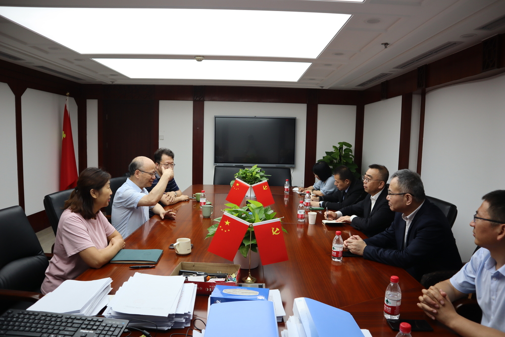 20230522021359979900.jpg 与中国社会科学院生态文明研究所党委书记杨开忠等座谈交流