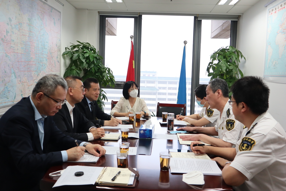 20230522021358606400.jpg 与交通运输部海事局副局长寿涛等座谈交流