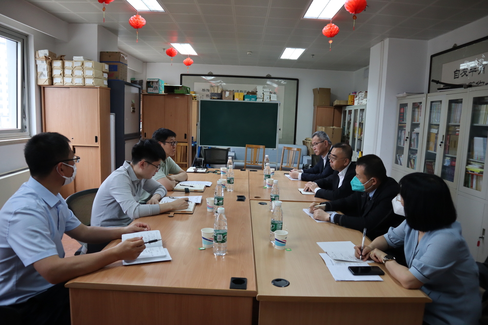 20230522021359772800.jpg 与外交部干部司考录培训处副处长韩月龙等座谈交流