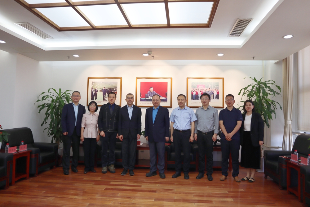 20230522021400237600.jpg 中国人民大学党委常委、副校长王轶等接待调研团队一行