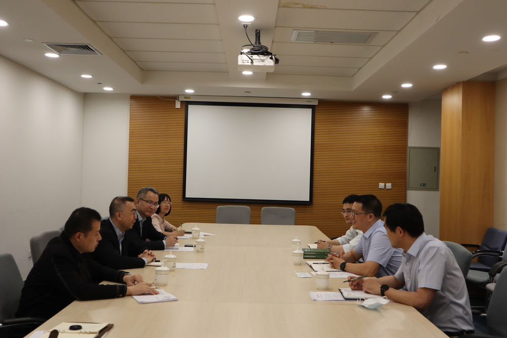 20230522021359060900.jpg 与商务部条约法律司副司长李明等座谈交流