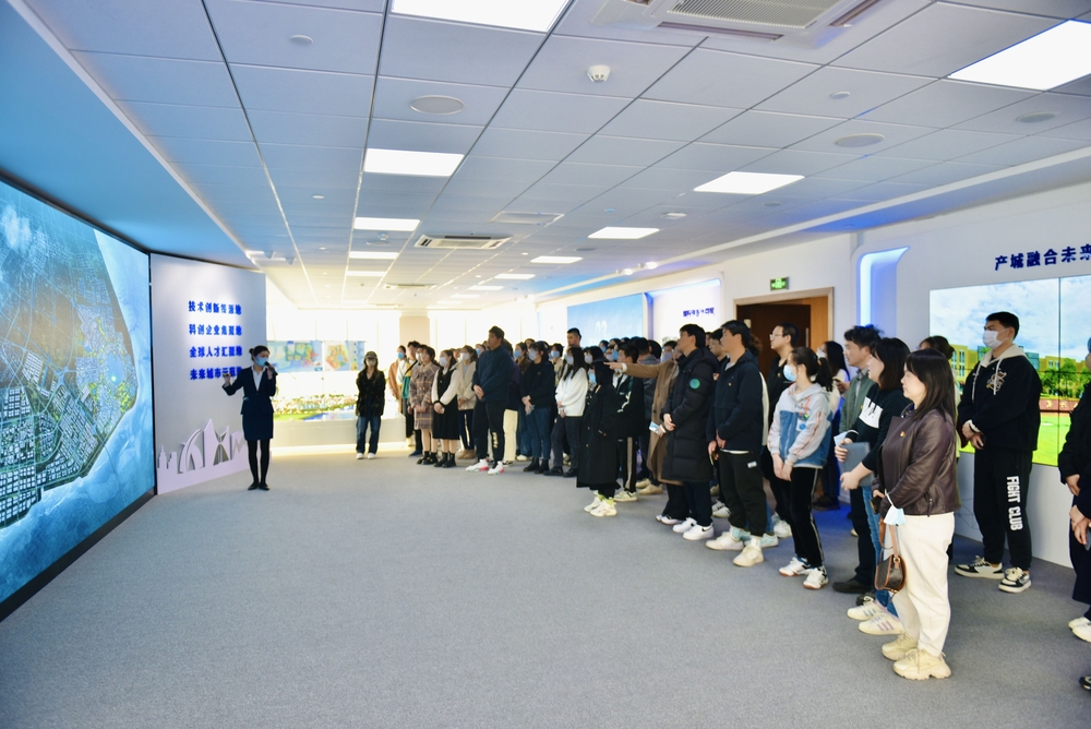 20230317132034271400.jpg 团员青年代表参观学习