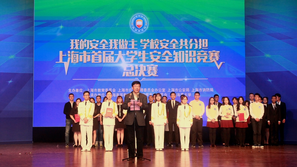 上海市教卫工作党委巡视员李瑞阳在颁奖典礼上致辞