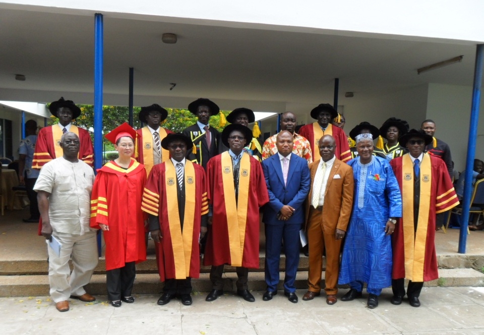 门妍萍副书记与加纳交通部长等嘉宾合影