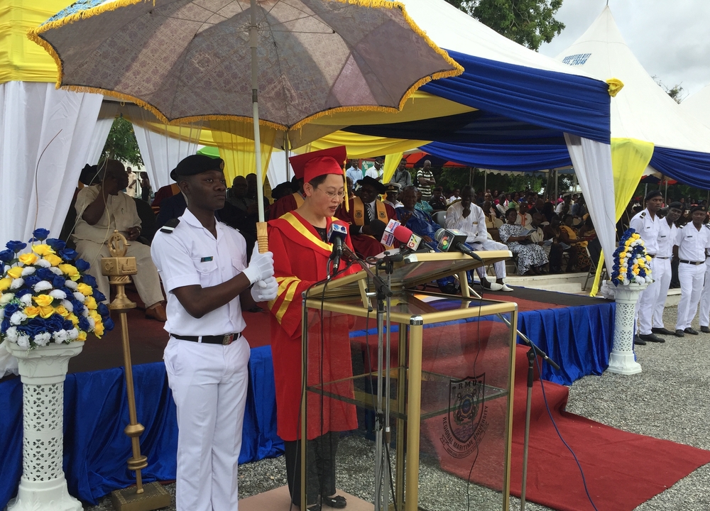 门妍萍副书记在毕业典礼上致辞