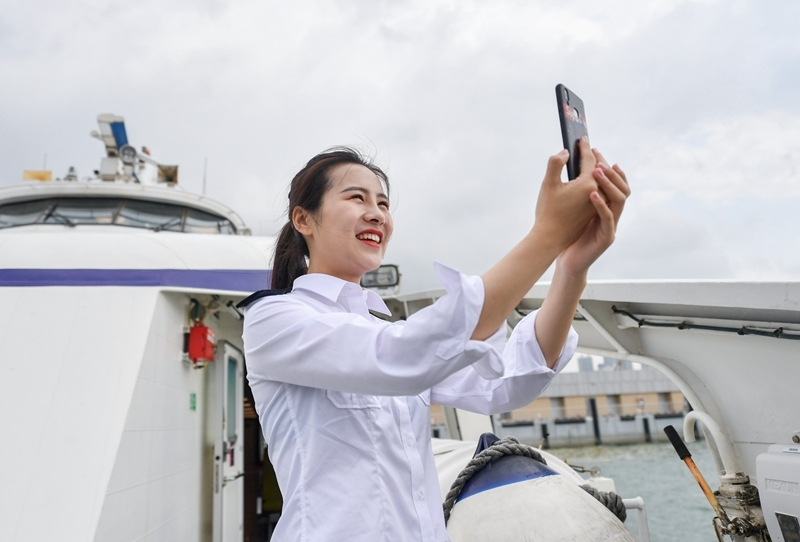 与客船留个影 与客船留个影