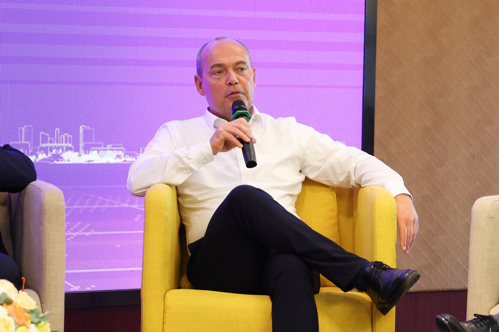 20230711075350550700.jpg 迈克尔·朗德做交流发言