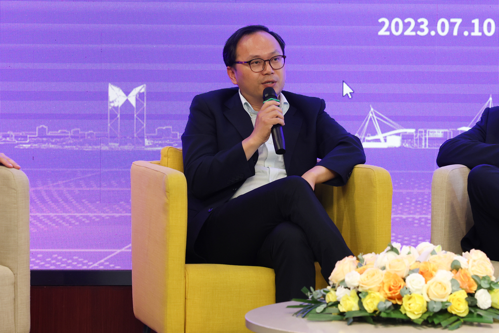 20230711075350977400.jpg 庄炜校友做交流发言