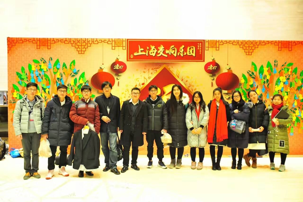 “青春放歌”演出合影