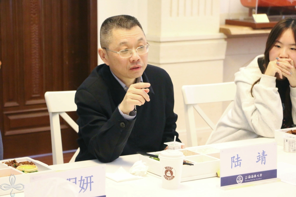 陆靖校长与学生交流