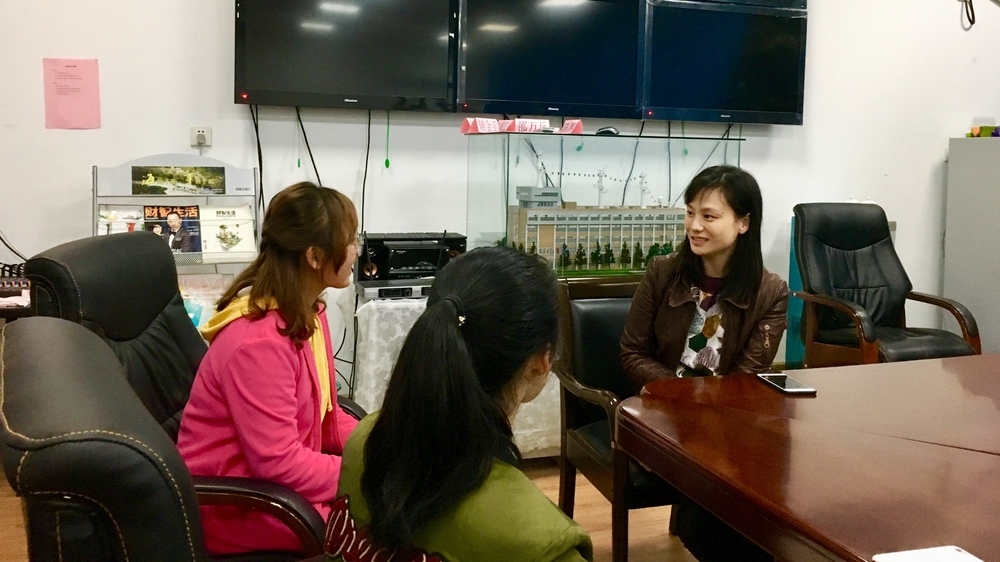 学生记者现场采访罗捷老师