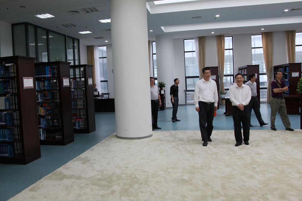 参观图书馆