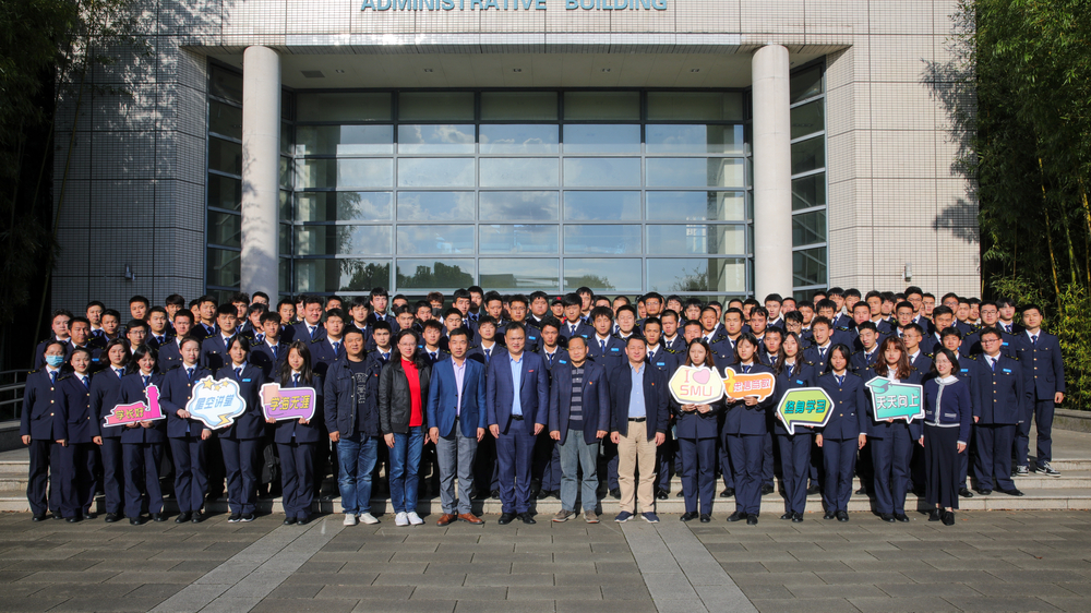 20211026072750618400.jpg 合影留念