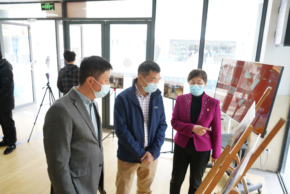 李志鹏副校长参观学生社区“样板寝室”展