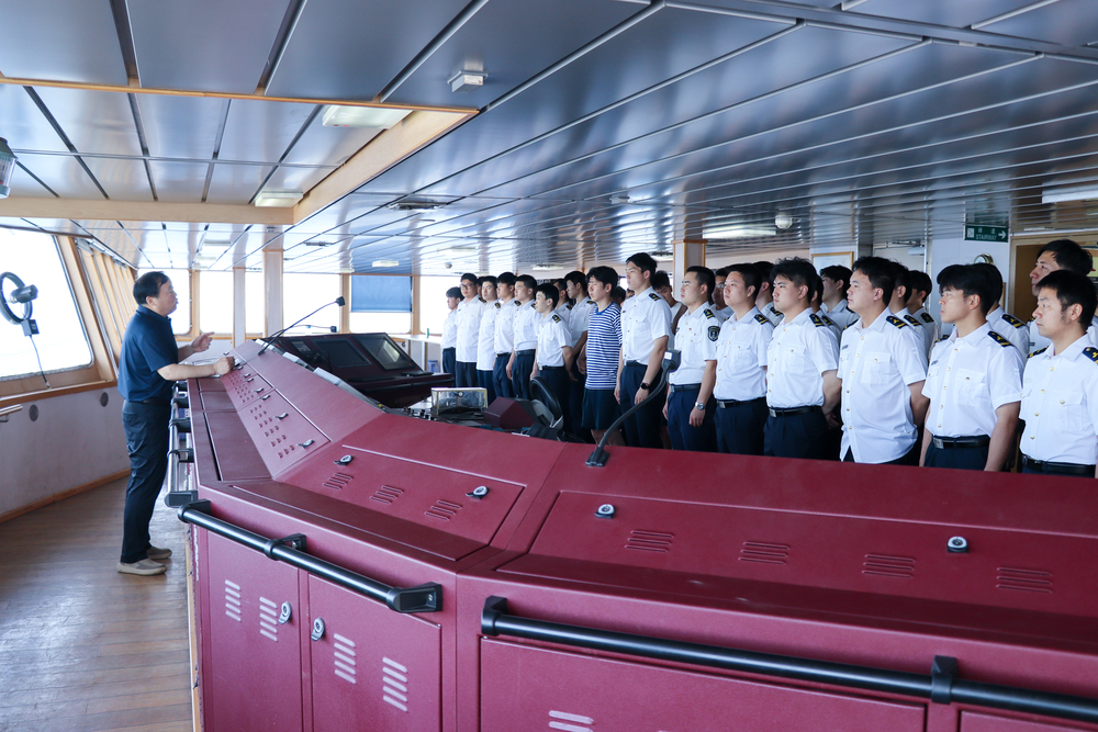 20250626082135194200.jpg “育明轮”轮机长路来学作主题分享