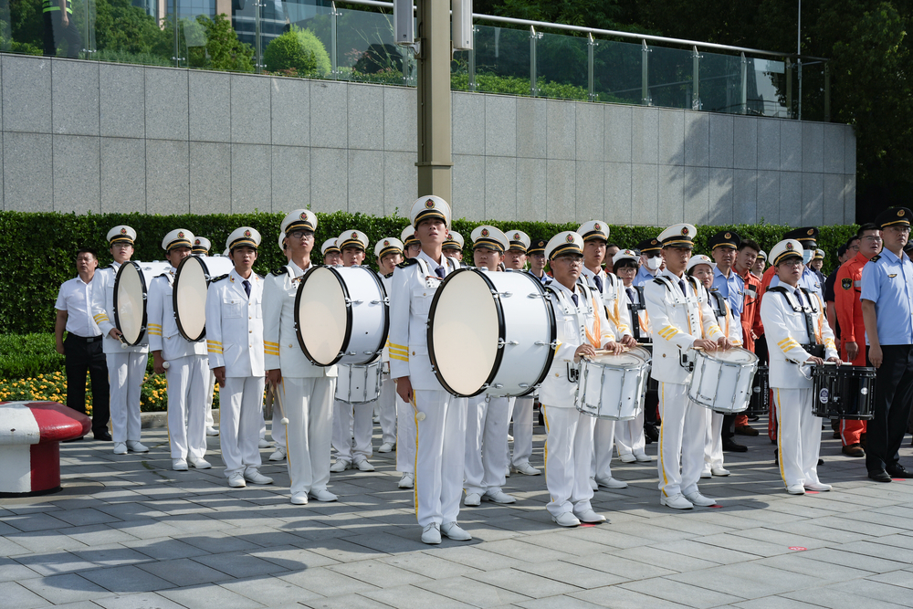 学校鼓乐队奏乐