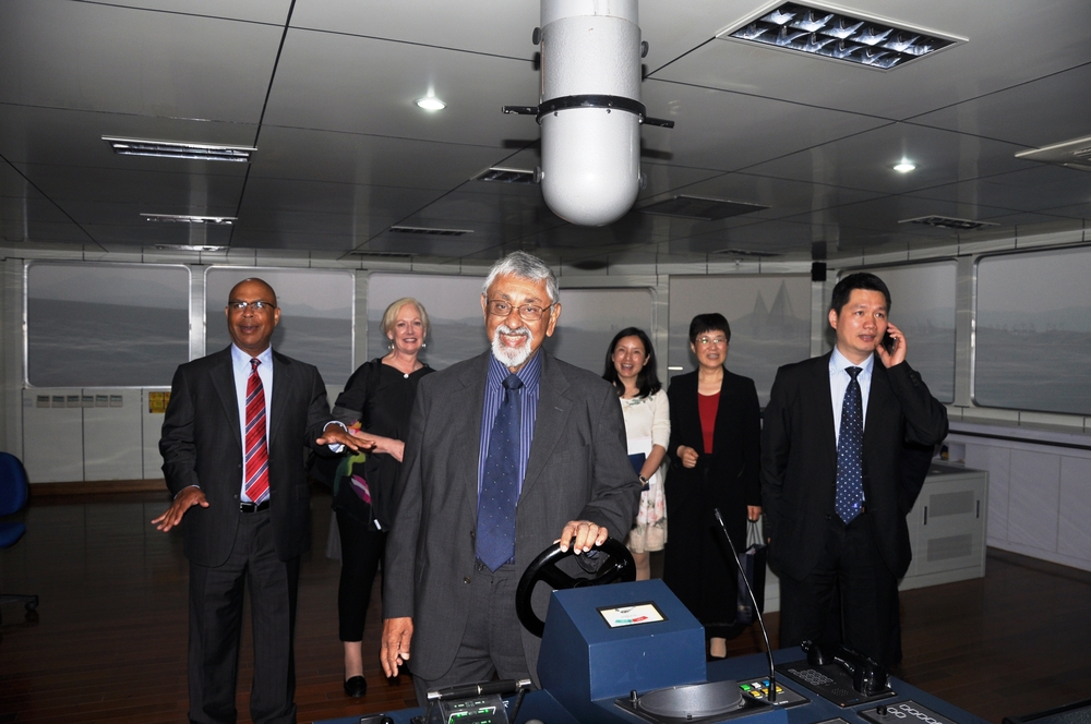 参观我校航海模拟器