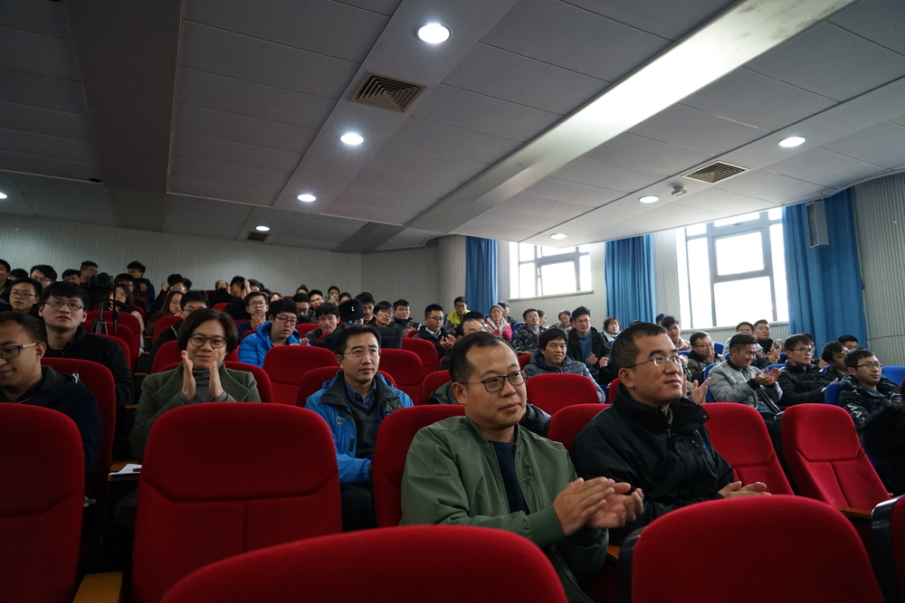 报告会现场