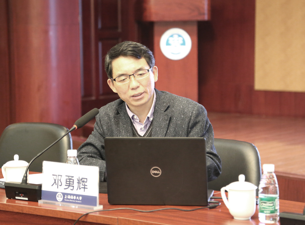 邓勇辉教授为师生作报告