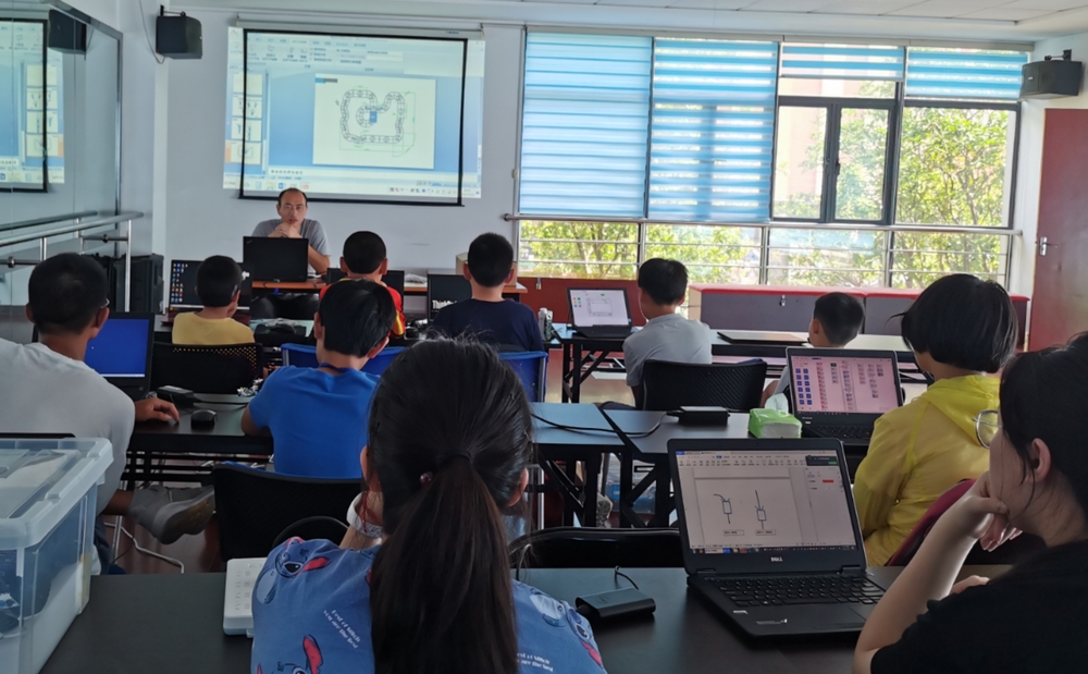 燕存量老师指导学生