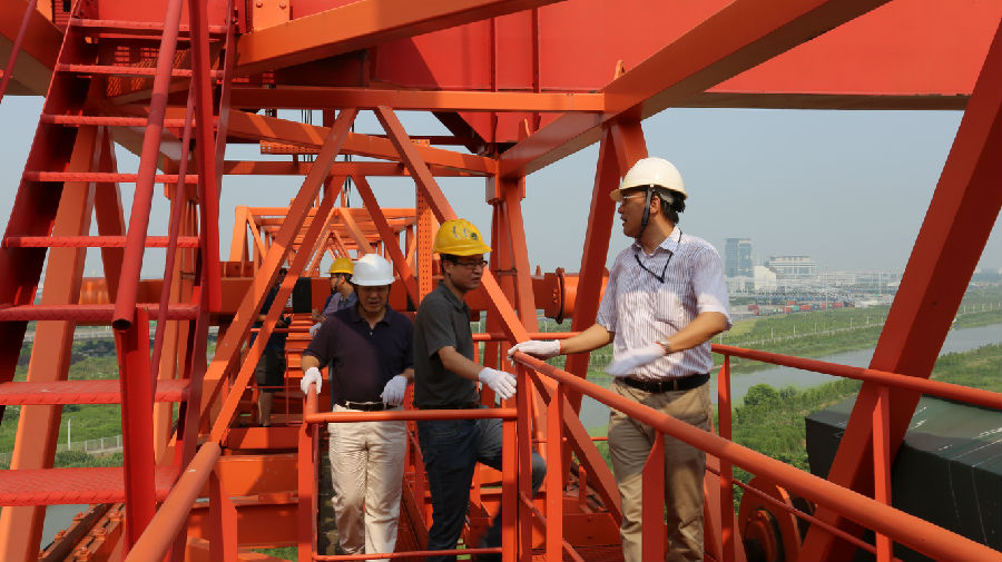 集装箱起重机现场检查