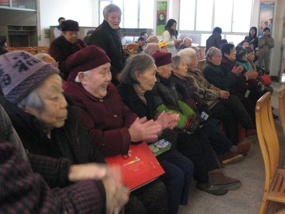 关爱老人 关爱老人